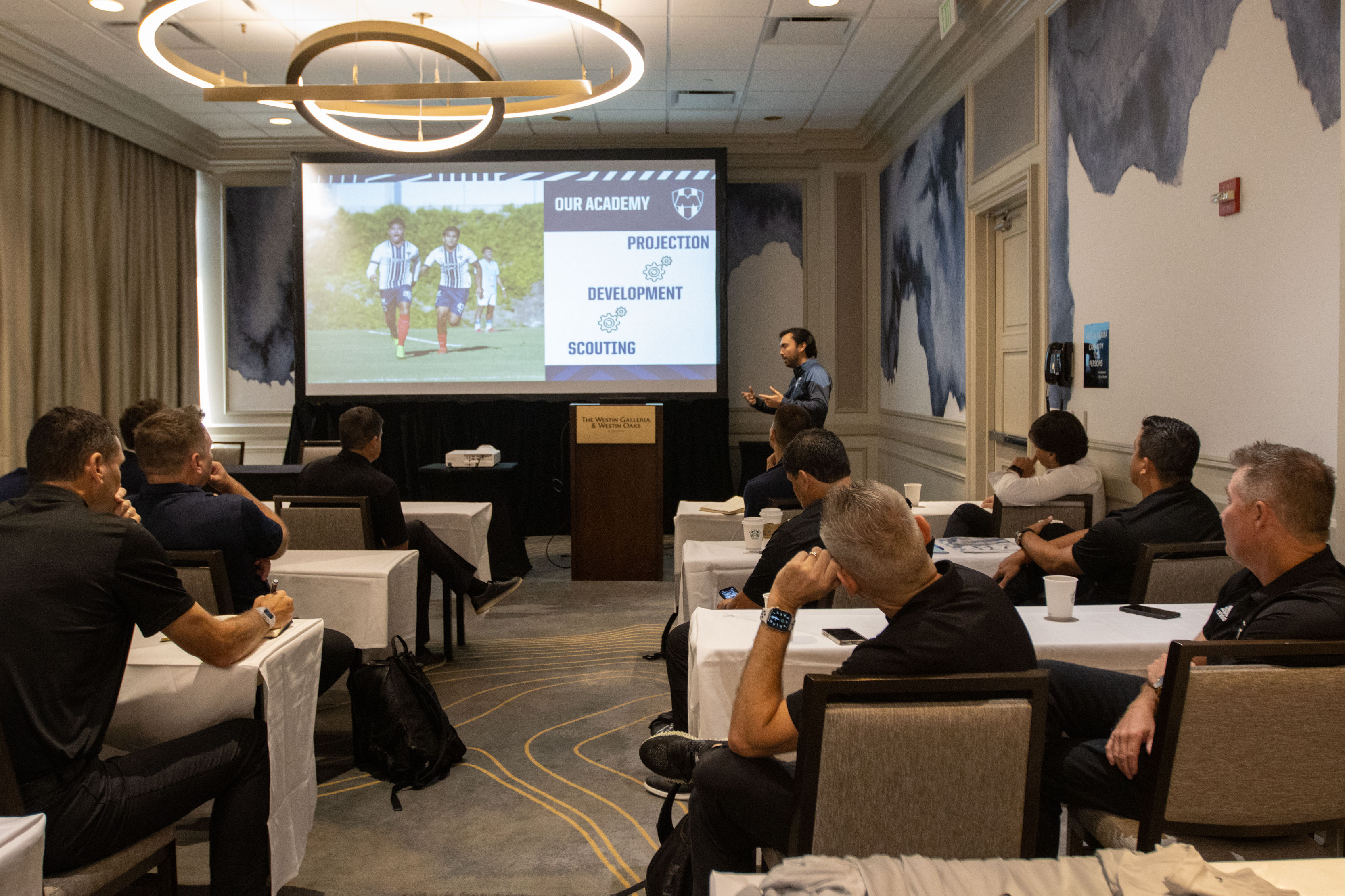 Hotel Meeting 8-1